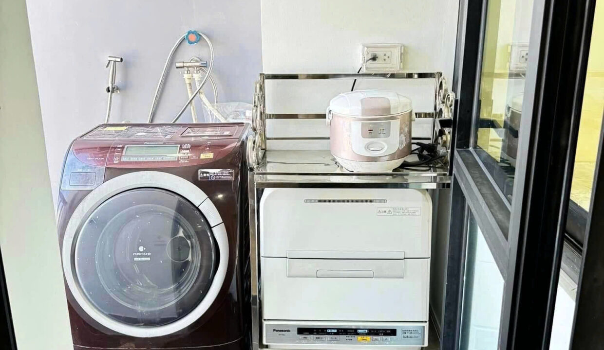 z7724854334836_0e5c6e0bd4f5d8c34953d3ab81bd276f